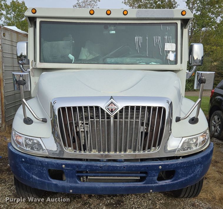 image for item EE8552 2005 International  4300  armored truck 