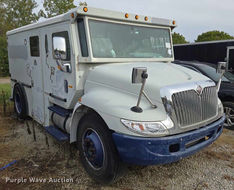 image for item EE8552 2005 International  4300  armored truck 