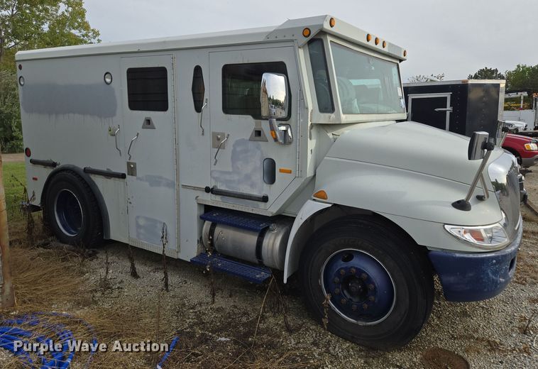 image for item EE8552 2005 International  4300  armored truck 