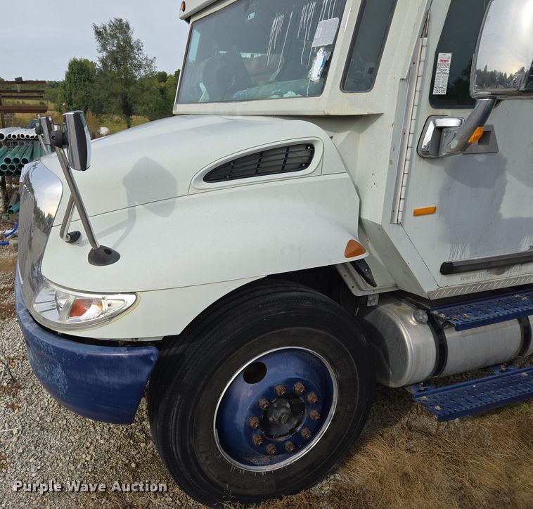 image for item EE8552 2005 International  4300  armored truck 