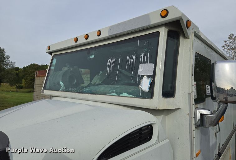 image for item EE8552 2005 International  4300  armored truck 