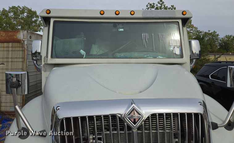 image for item EE8552 2005 International  4300  armored truck 