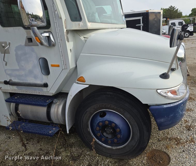 image for item EE8552 2005 International  4300  armored truck 