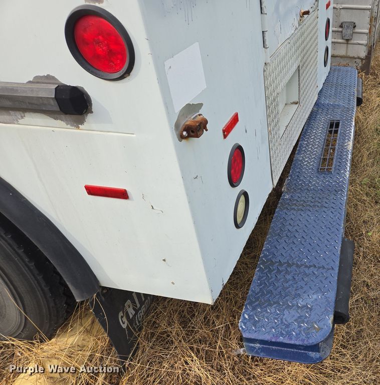 image for item EE8552 2005 International  4300  armored truck 