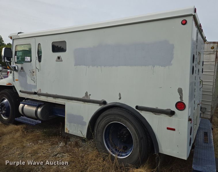 image for item EE8552 2005 International  4300  armored truck 