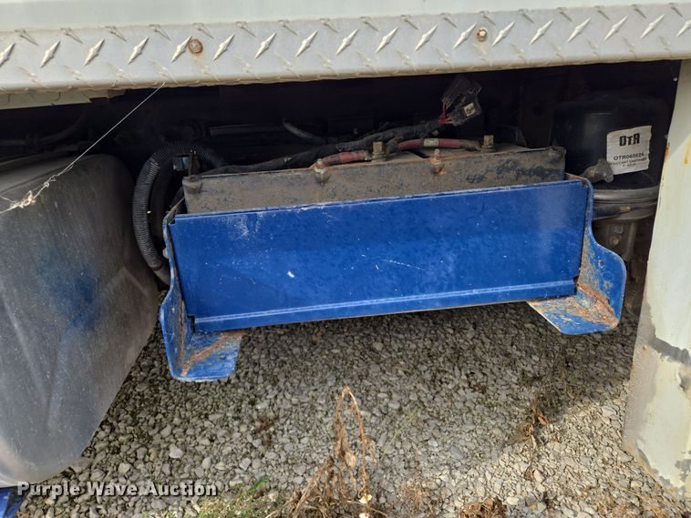 image for item EE8552 2005 International  4300  armored truck 