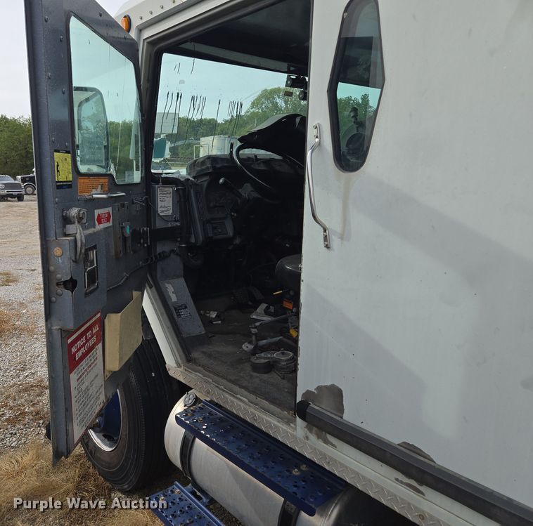 image for item EE8552 2005 International  4300  armored truck 