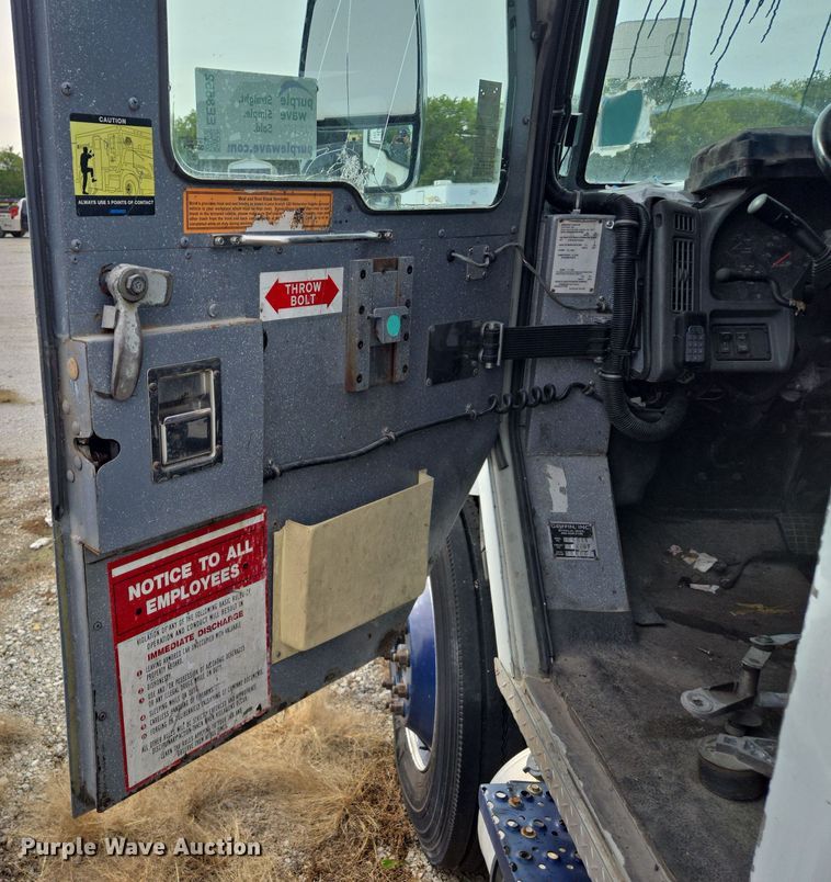 image for item EE8552 2005 International  4300  armored truck 