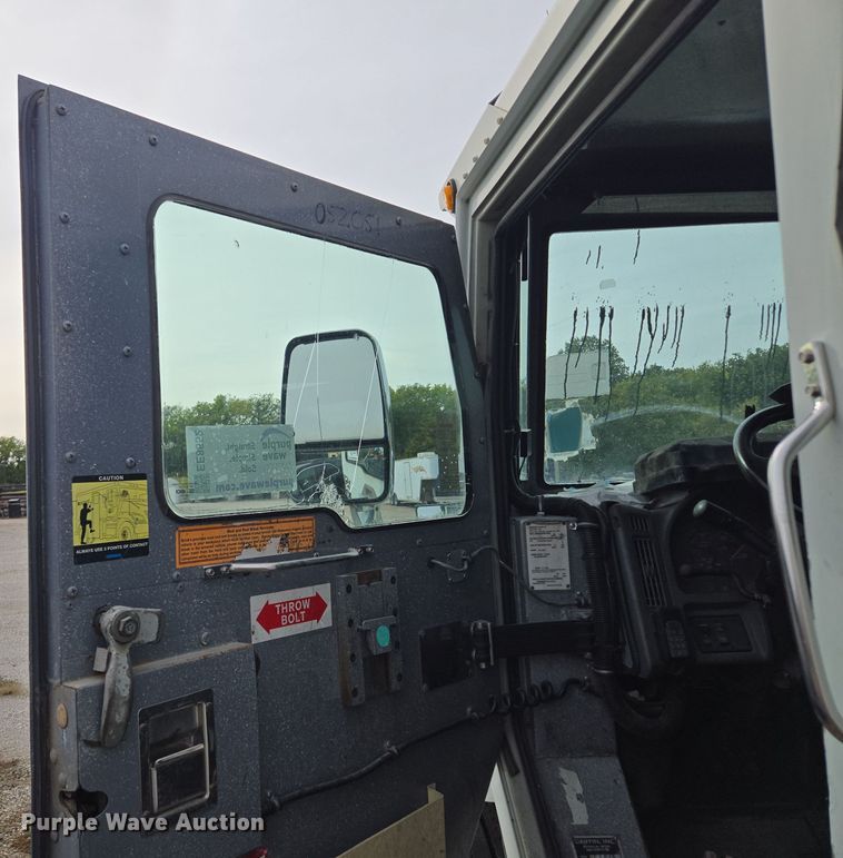 image for item EE8552 2005 International  4300  armored truck 