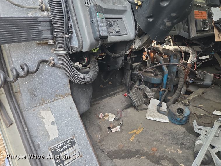 image for item EE8552 2005 International  4300  armored truck 