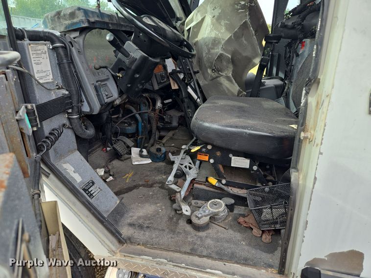 image for item EE8552 2005 International  4300  armored truck 