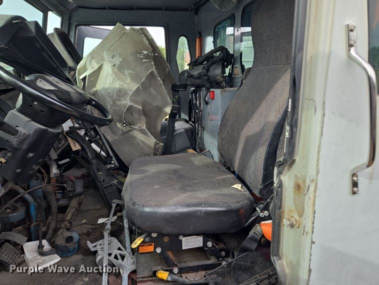 image for item EE8552 2005 International  4300  armored truck 