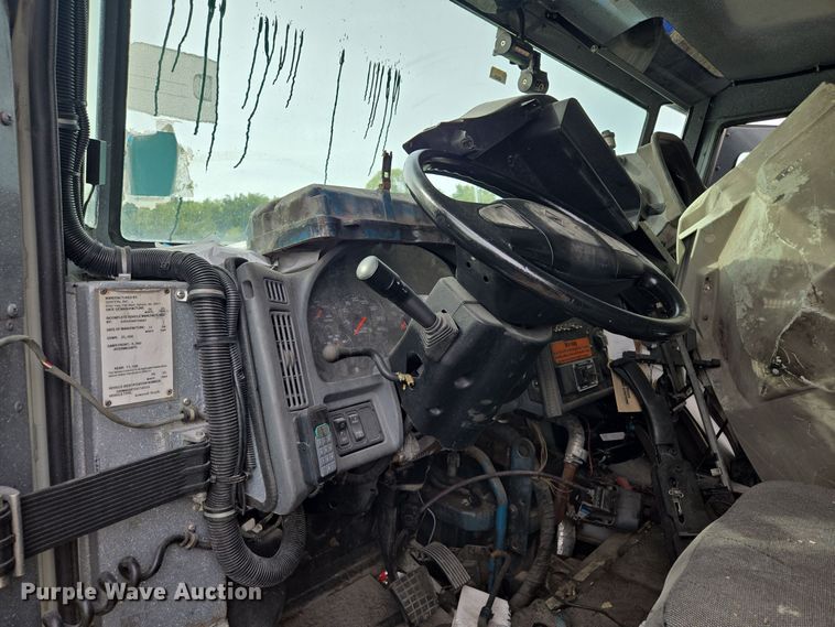 image for item EE8552 2005 International  4300  armored truck 