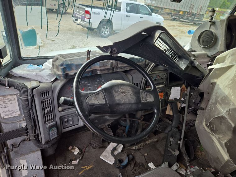 image for item EE8552 2005 International  4300  armored truck 