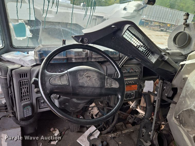 image for item EE8552 2005 International  4300  armored truck 