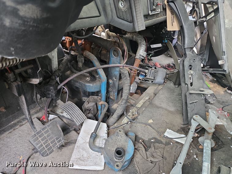 image for item EE8552 2005 International  4300  armored truck 