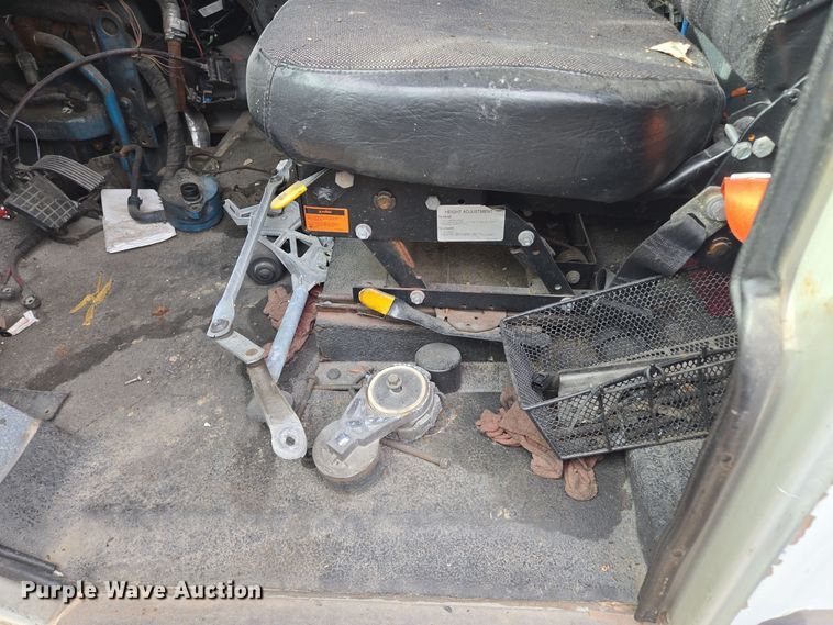 image for item EE8552 2005 International  4300  armored truck 