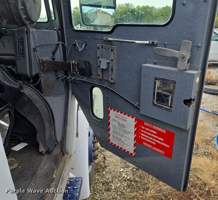 image for item EE8552 2005 International  4300  armored truck 