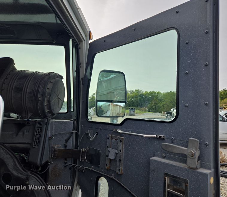 image for item EE8552 2005 International  4300  armored truck 