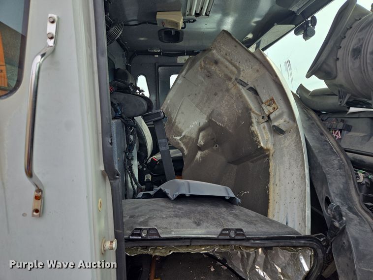 image for item EE8552 2005 International  4300  armored truck 