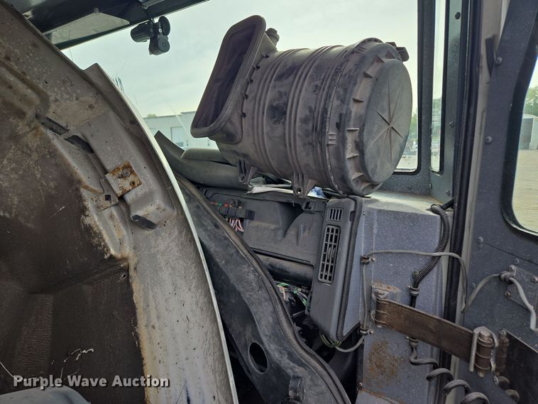 image for item EE8552 2005 International  4300  armored truck 