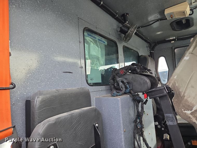 image for item EE8552 2005 International  4300  armored truck 