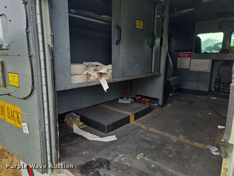 image for item EE8552 2005 International  4300  armored truck 