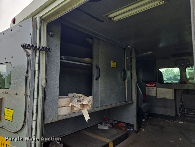 image for item EE8552 2005 International  4300  armored truck 