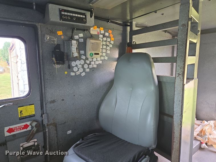 image for item EE8552 2005 International  4300  armored truck 