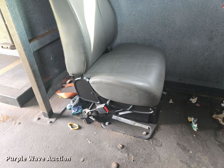 image for item EE8552 2005 International  4300  armored truck 