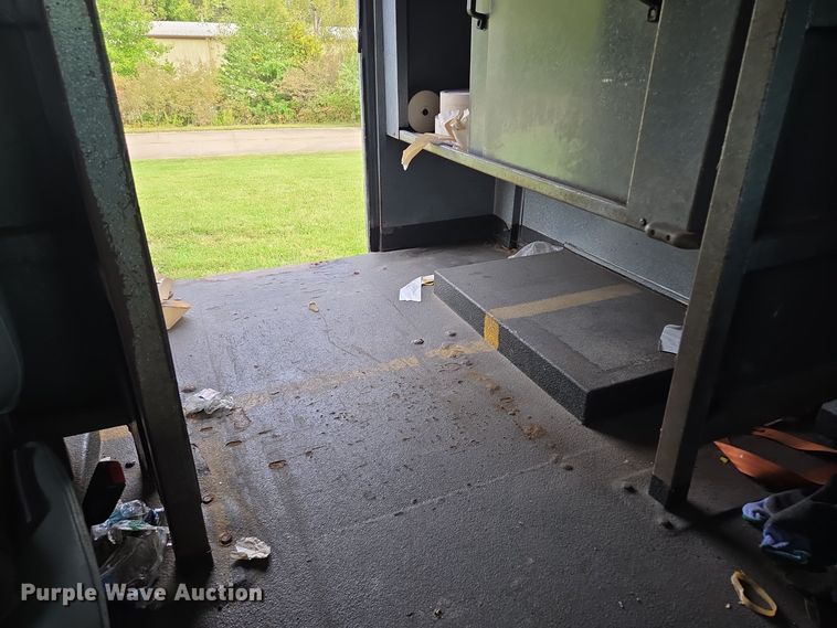 image for item EE8552 2005 International  4300  armored truck 