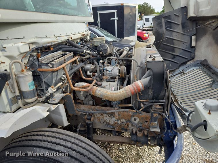 image for item EE8552 2005 International  4300  armored truck 