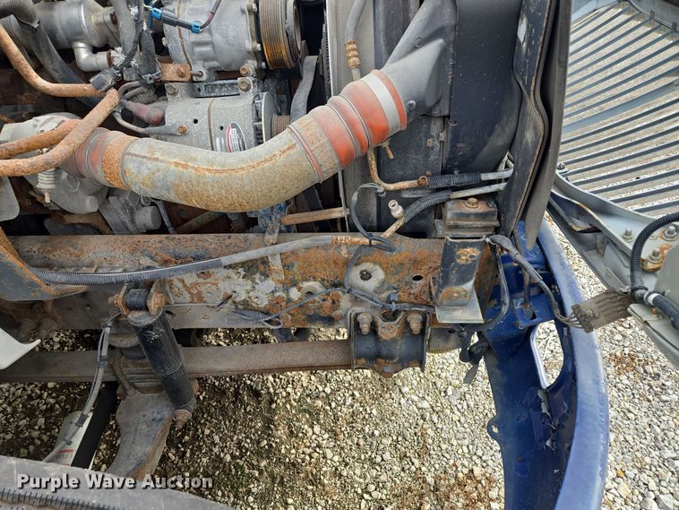 image for item EE8552 2005 International  4300  armored truck 