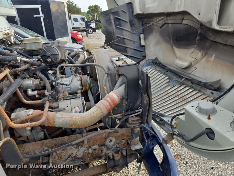 image for item EE8552 2005 International  4300  armored truck 