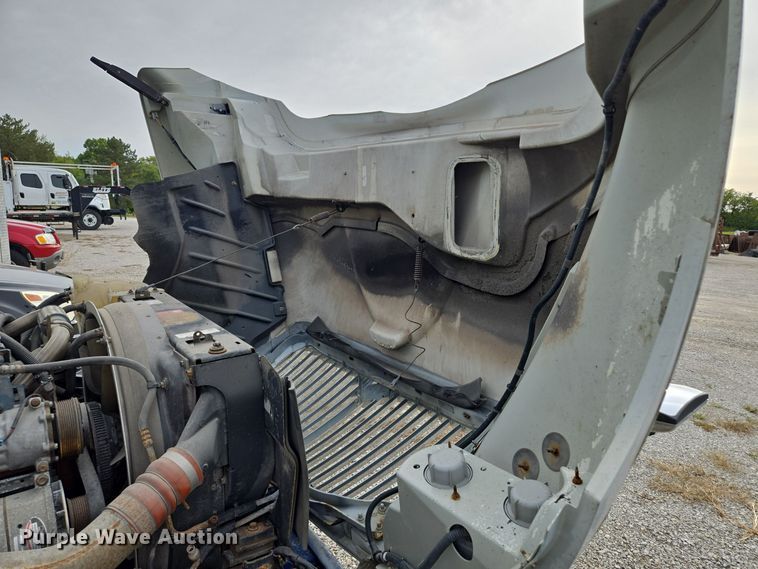 image for item EE8552 2005 International  4300  armored truck 