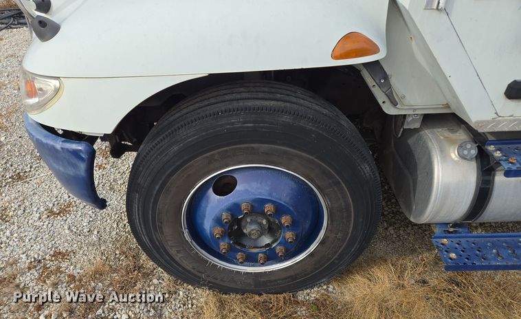 image for item EE8552 2005 International  4300  armored truck 