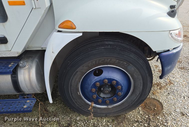 image for item EE8552 2005 International  4300  armored truck 