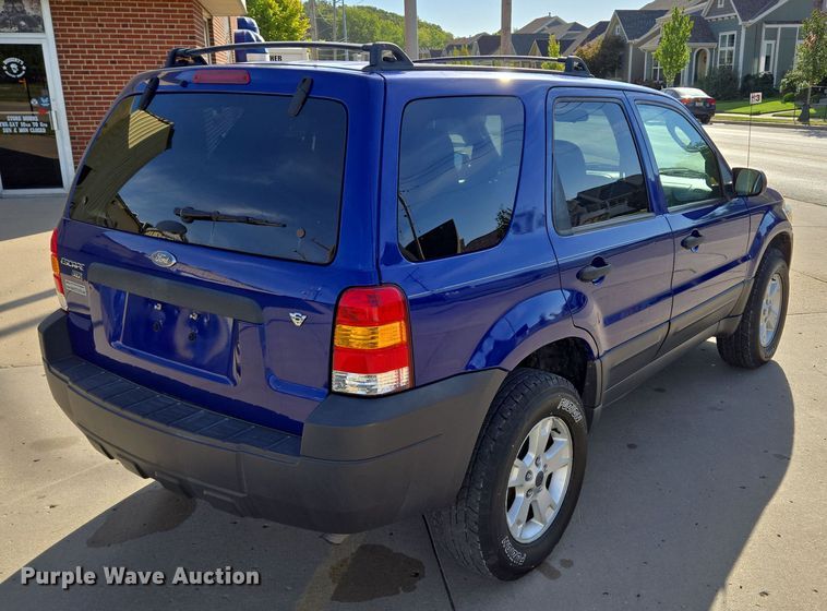 image for item EE8556 2006 Ford Escape XLT SUV