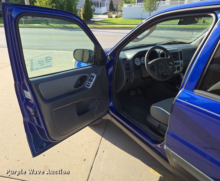 image for item EE8556 2006 Ford Escape XLT SUV