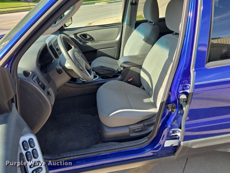 image for item EE8556 2006 Ford Escape XLT SUV