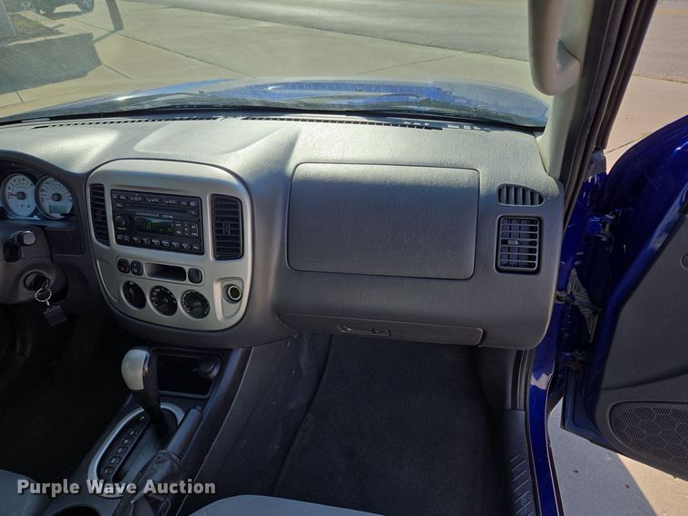 image for item EE8556 2006 Ford Escape XLT SUV