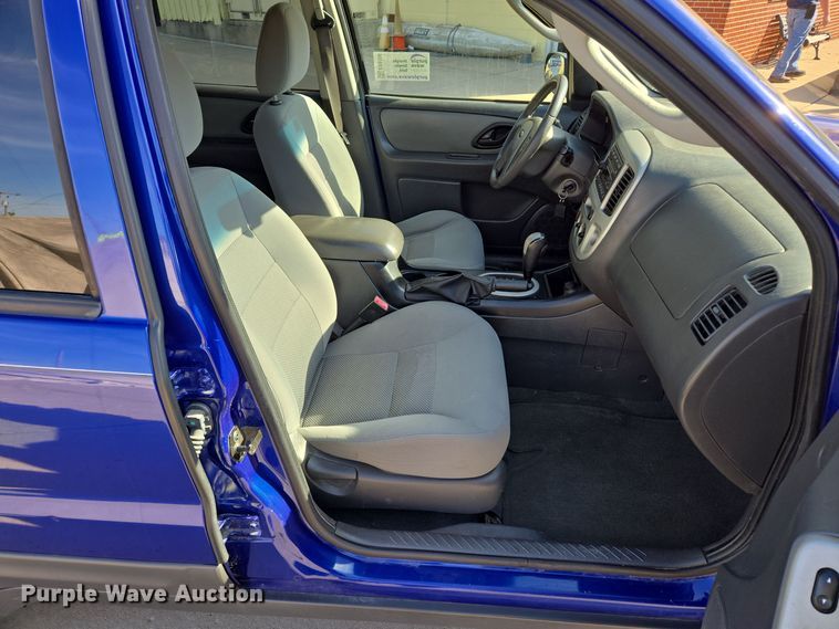 image for item EE8556 2006 Ford Escape XLT SUV