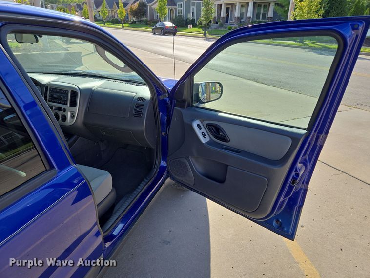 image for item EE8556 2006 Ford Escape XLT SUV