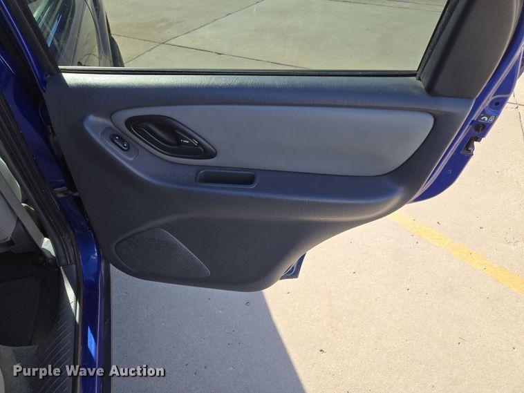 image for item EE8556 2006 Ford Escape XLT SUV