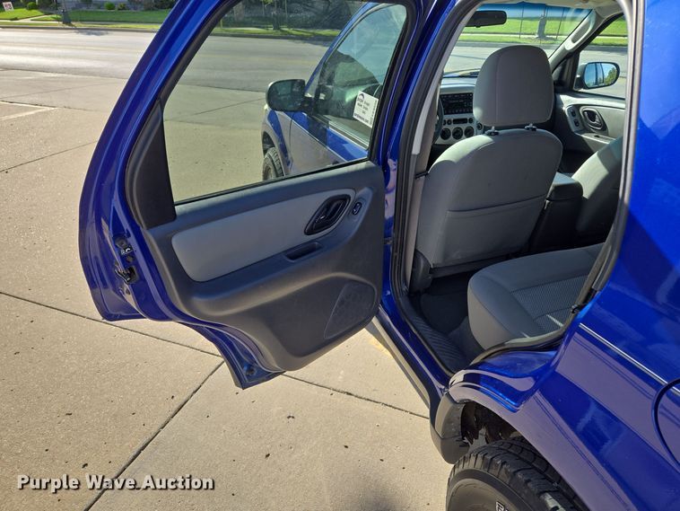 image for item EE8556 2006 Ford Escape XLT SUV