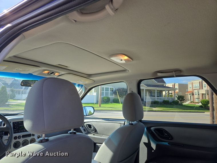 image for item EE8556 2006 Ford Escape XLT SUV