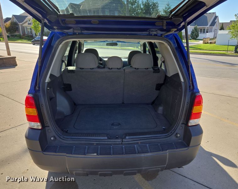 image for item EE8556 2006 Ford Escape XLT SUV