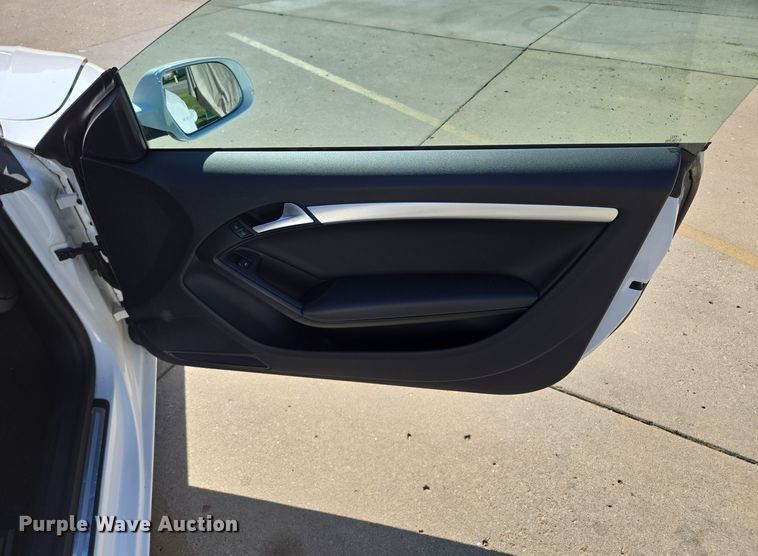 image for item EE8557 2012 Audi A5 convertible