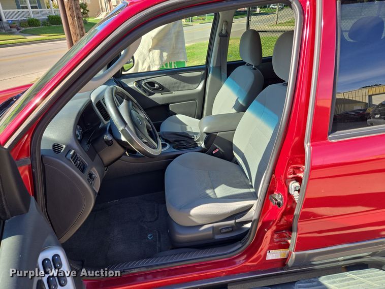 image for item EE8562 2006 Ford  Escape XLT SUV