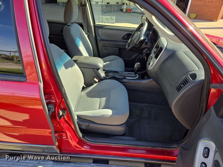 image for item EE8562 2006 Ford  Escape XLT SUV